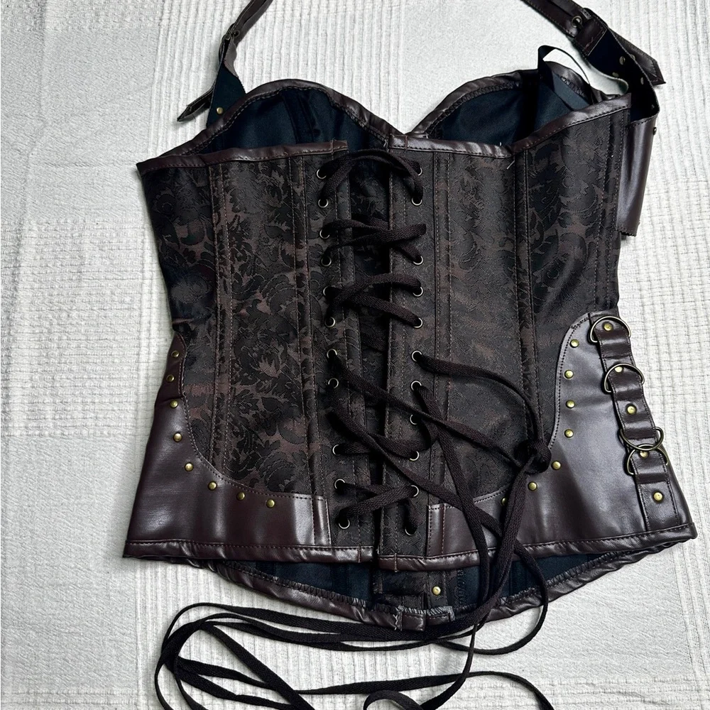 Vintage Corset with Buckle Details - Picture 7 of 10